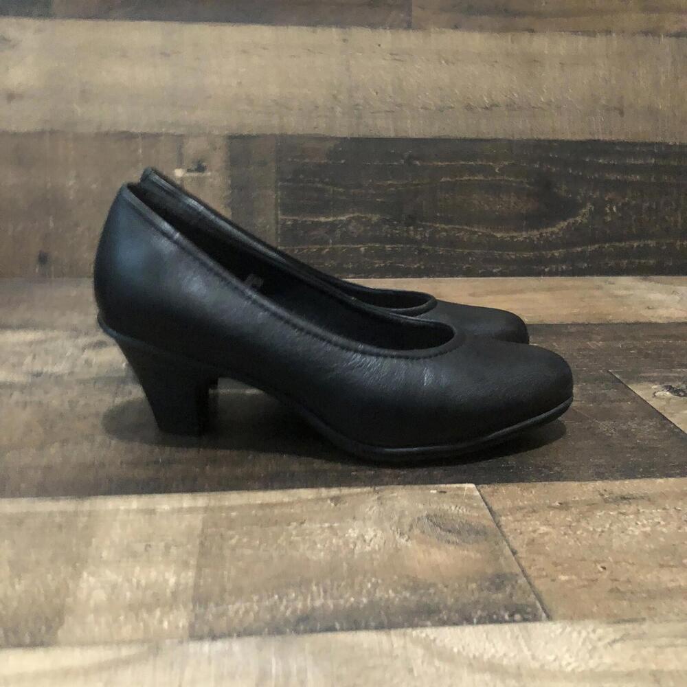 Brand New Earth "Bijou" Women's size 6 Mary Jane Heeled Pumps Heels Black